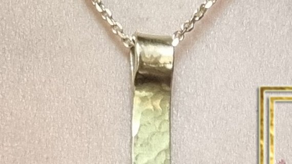#guld #18K #svenskdesign #sweden #smycken #äktasmycken #pendant #jewellery #örhängen #guldsmed #halsband 
